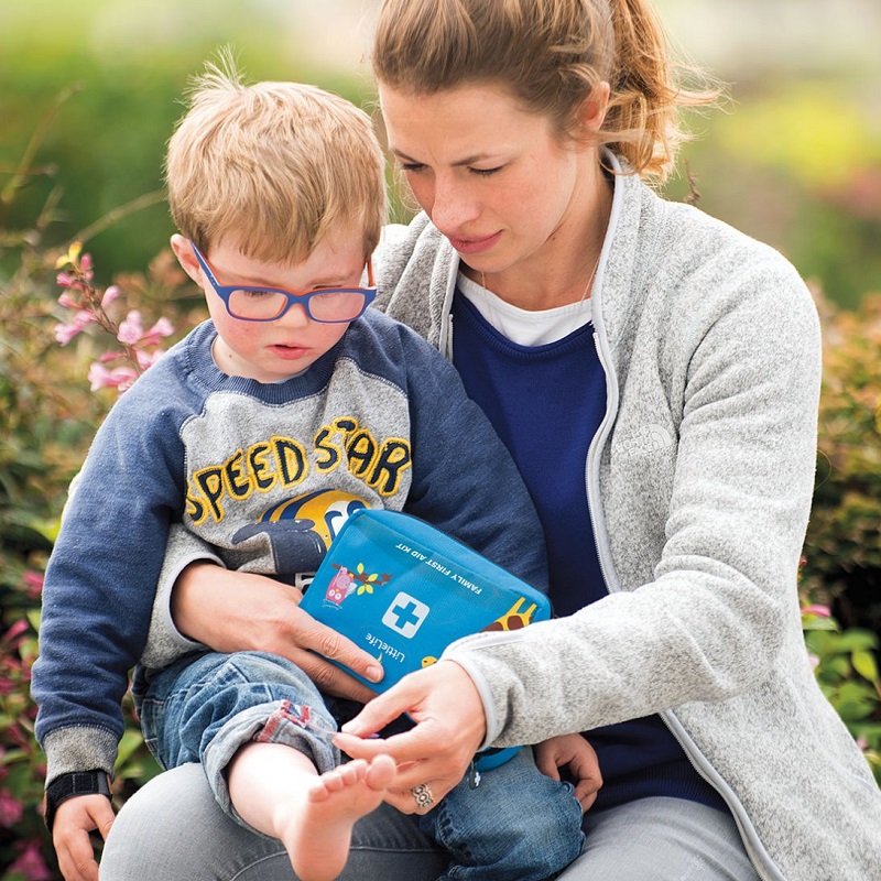 Pirmās palīdzības aptieciņa LittleLife Family First Aid Kit